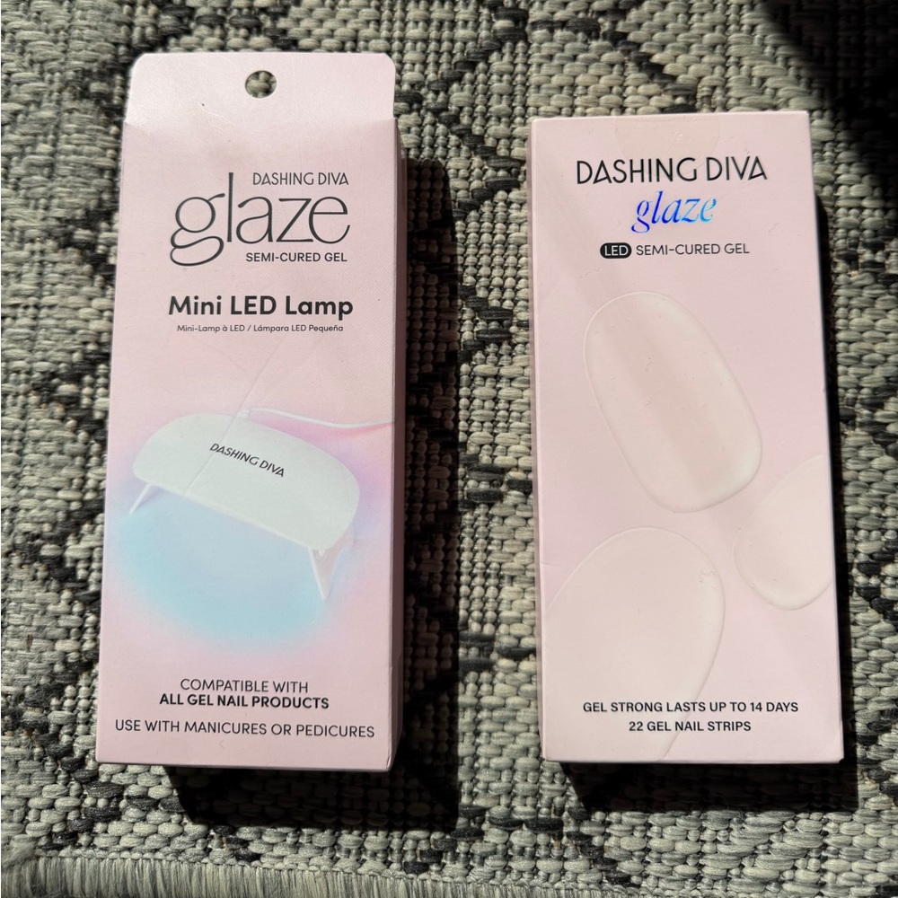 Dashing Diva Glaze Mini LED Lamp with Gel Nail Strips - Soft Pink